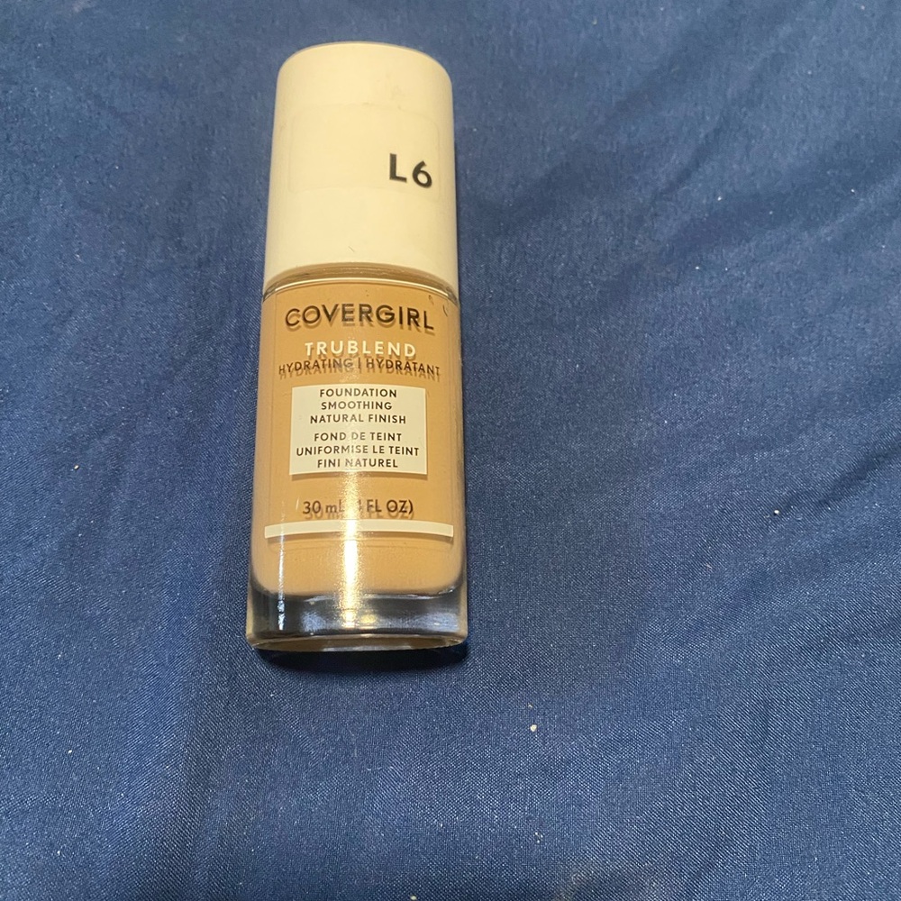 COVERGIRL TruBlend Hydrating Foundation L6 Beige